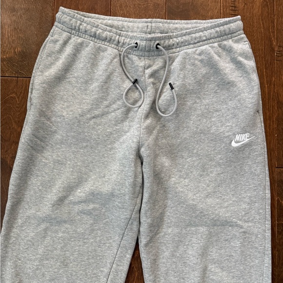 Nike gray sweatpants size Large. - Picture 2 of 6